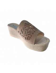 Sandale compensée beige – Découpes florales & strass brillants